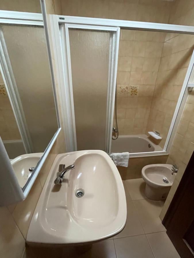 Hostal Restaurante Luz De Luna Віланова-де-Ароуса Екстер'єр фото